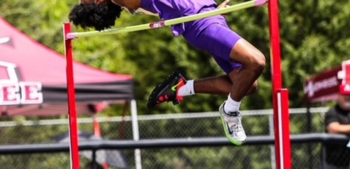 highschooler clearing the bar