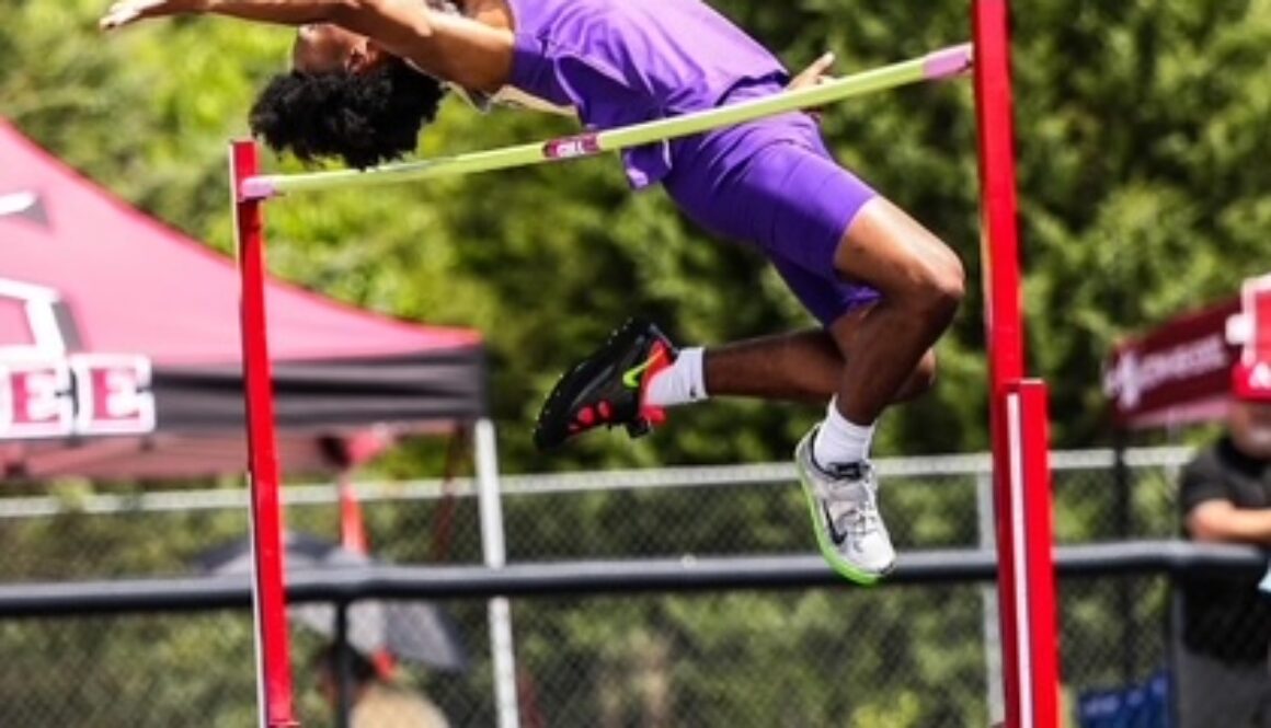 highschooler clearing the bar