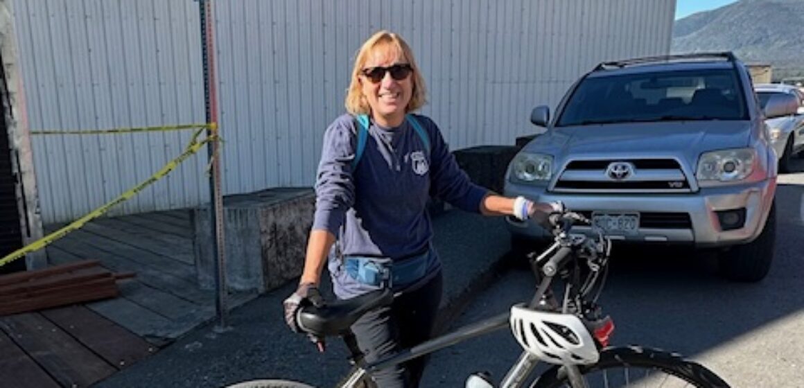 Joy with Alaska Sign Joy with bike in Alaska